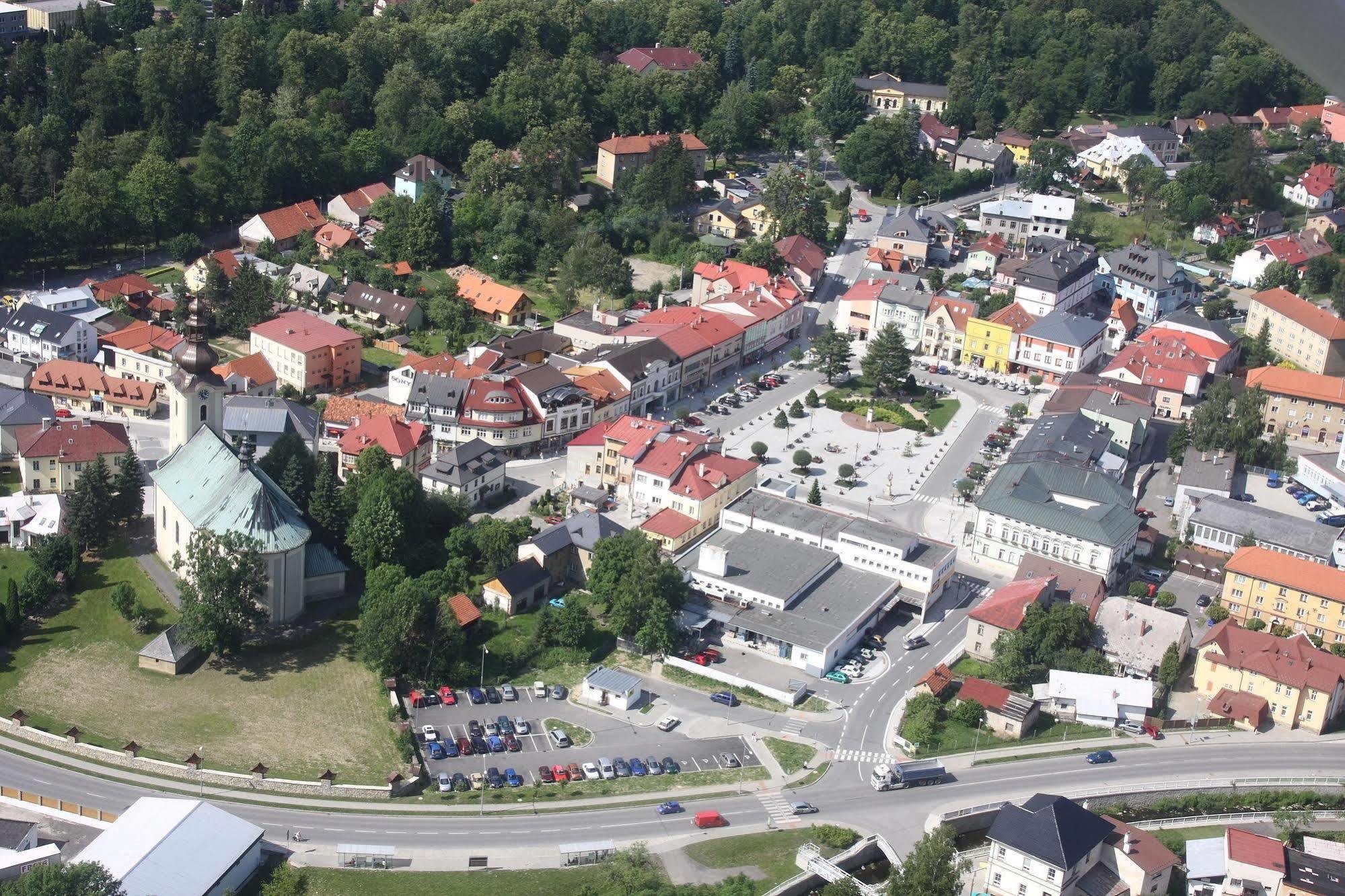 Agh Hotel Rožnov pod Radhoštěm Zewnętrze zdjęcie